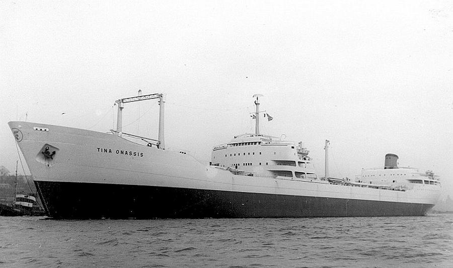 tinaonassis.jpg